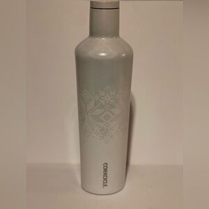 Corkcicle Water Bottle 25 Oz White Frosty Fair Isle Winter Flakes